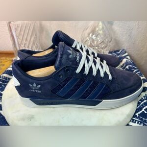 Adidas Hardcourt Low – Navy/White – Men’s Size 9